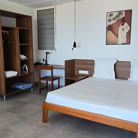 Hotel Des Roches Куру Екстериор снимка