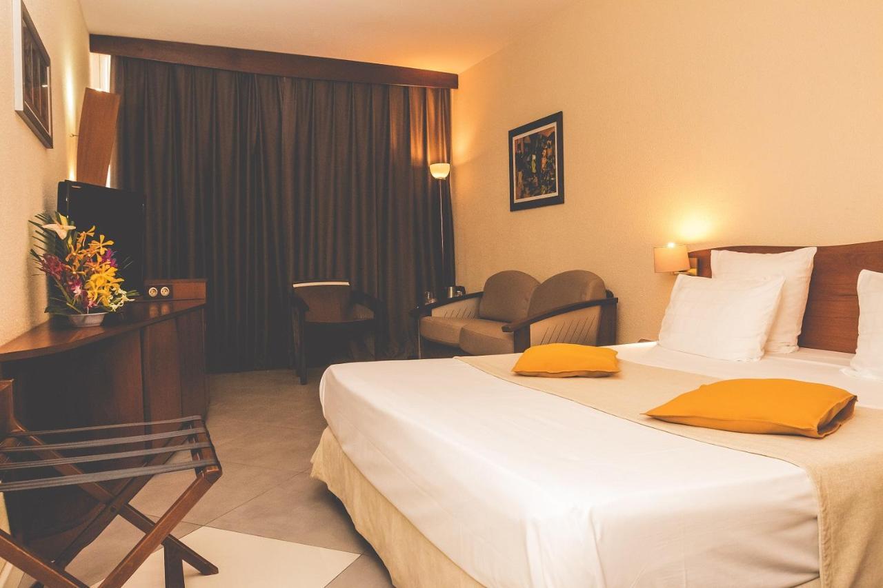 Hotel Des Roches Куру Екстериор снимка