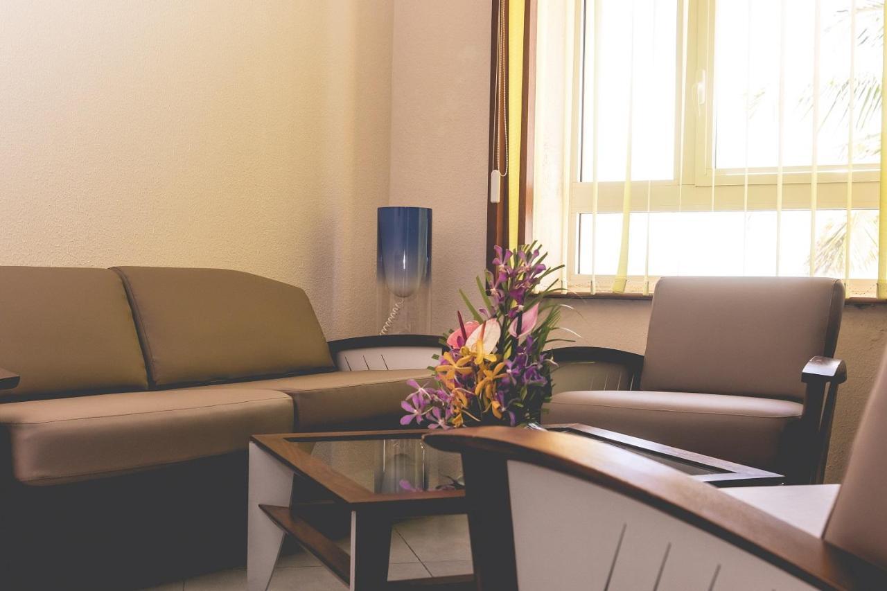 Hotel Des Roches Куру Екстериор снимка