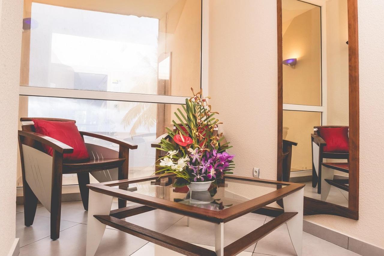 Hotel Des Roches Куру Екстериор снимка